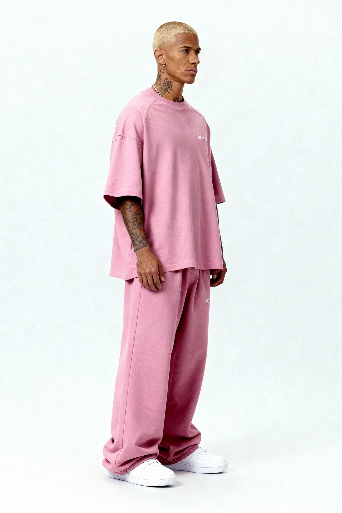 BASIC T-SHIRT SET SAKURA PINK – Set aus T-Shirt und Jogger von EXCENTRED – Produktbild 3