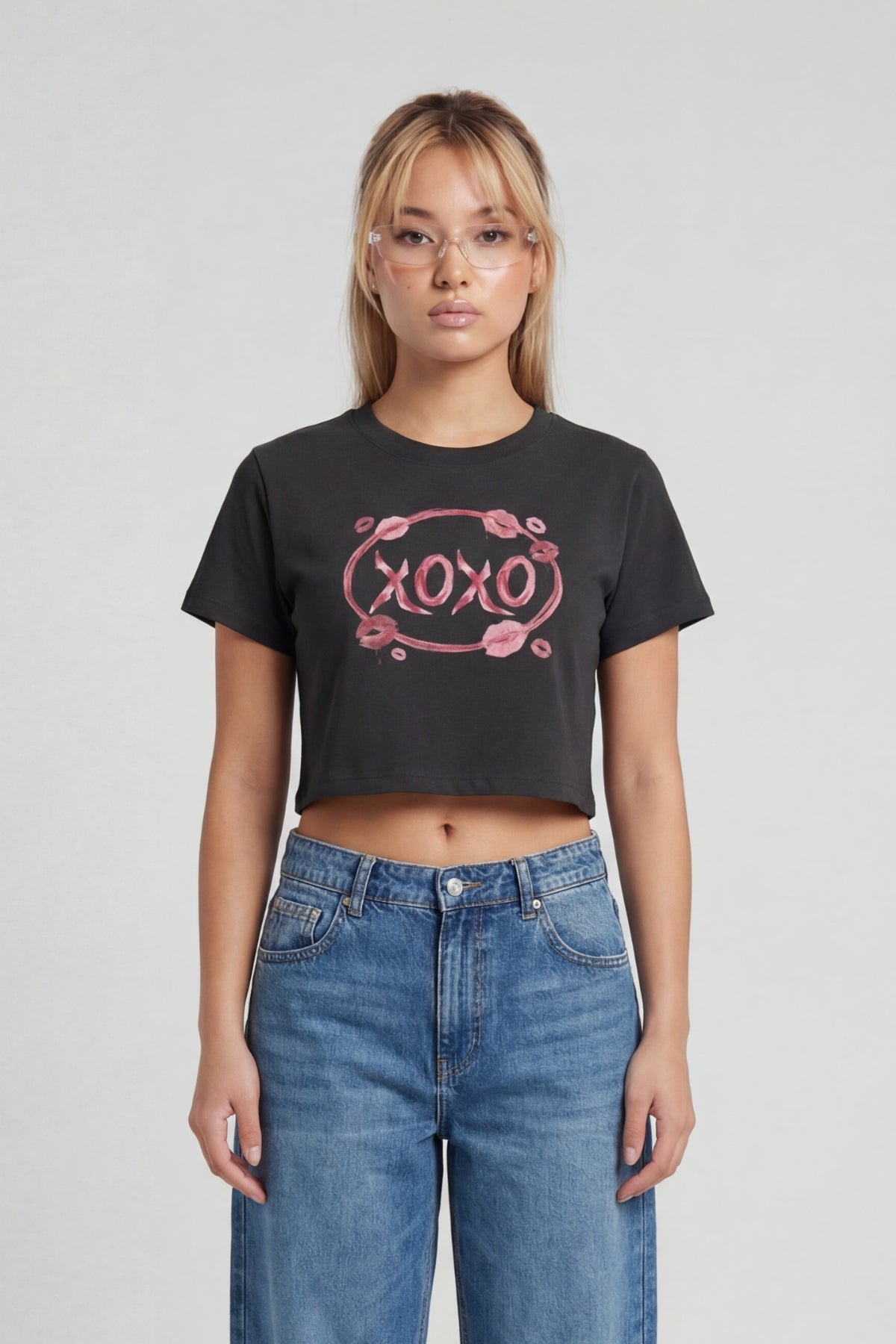 XOXO CROPPED TEE