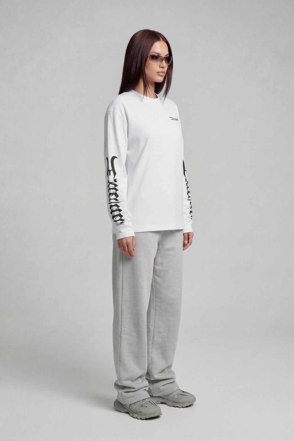 OLD ENGLISH LONGSLEEVE WHITE