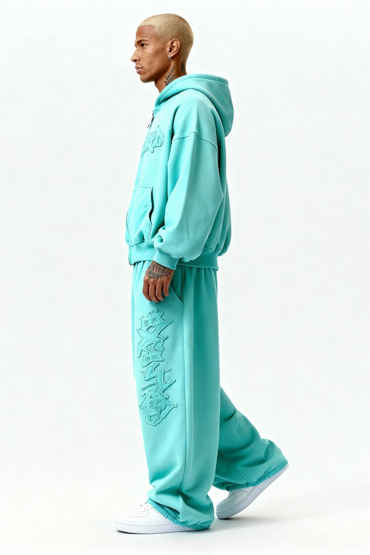 DISTRESSED JOGGER CRYSTAL TIFFANY