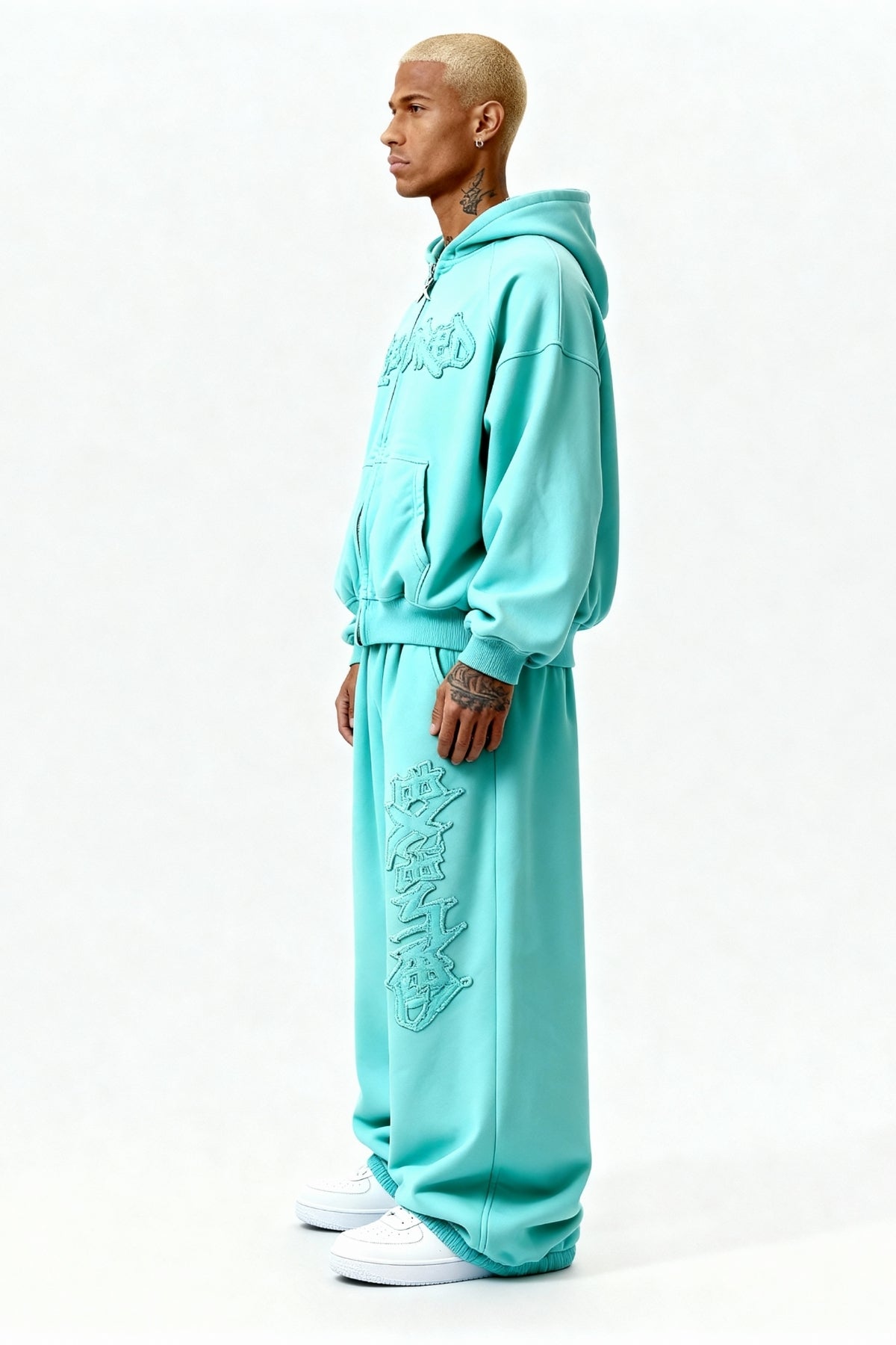 DISTRESSED JOGGER CRYSTAL TIFFANY