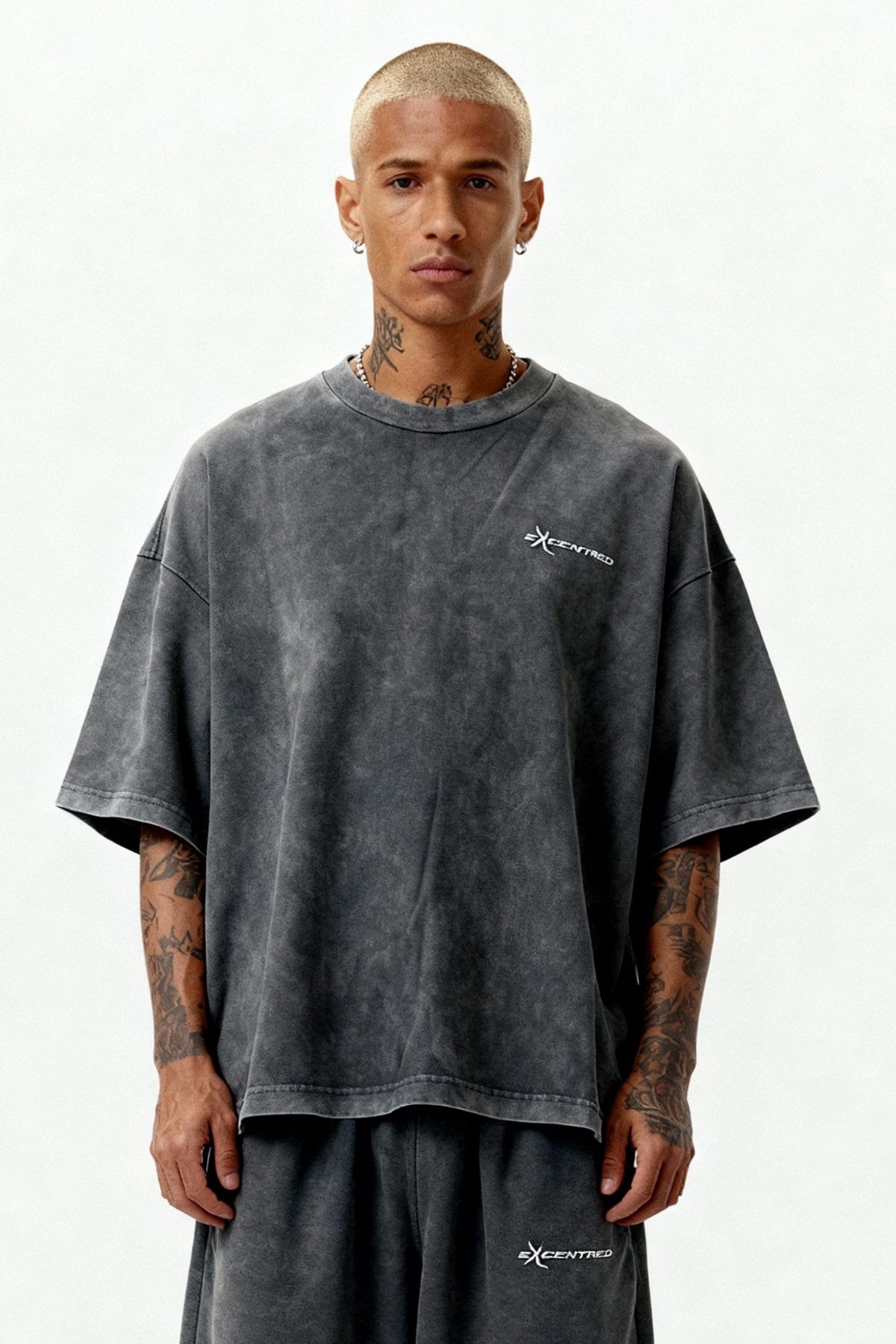 BASIC T-SHIRT SET STONE GREY – Set aus T-Shirt und Jogger von EXCENTRED – Produktbild 3