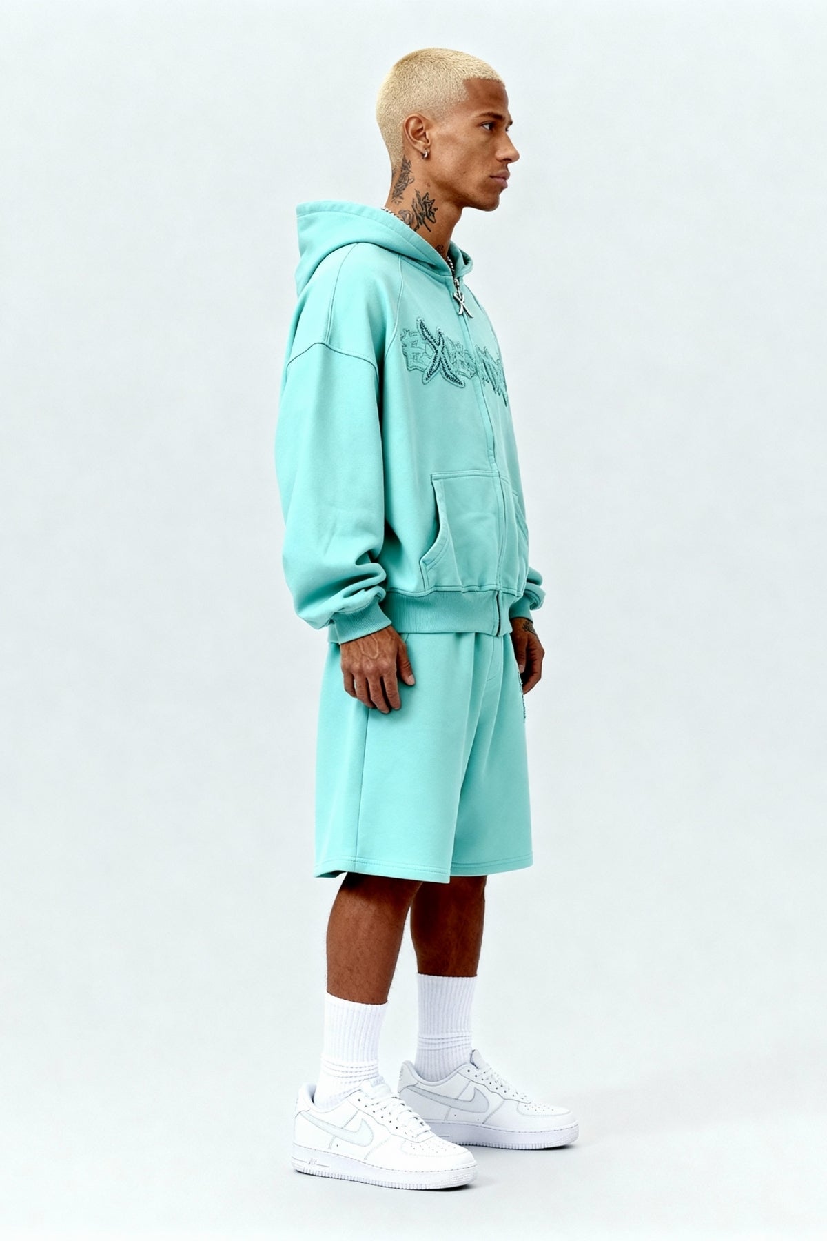 DISTRESSED SHORTS CRYSTAL TIFFANY