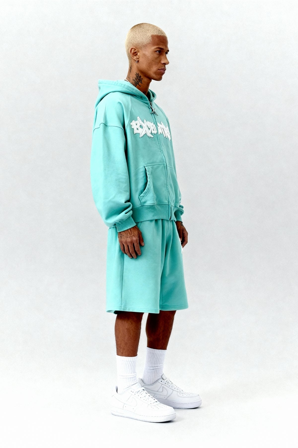 DISTRESSED SHORTS CRYSTAL TIFFANY