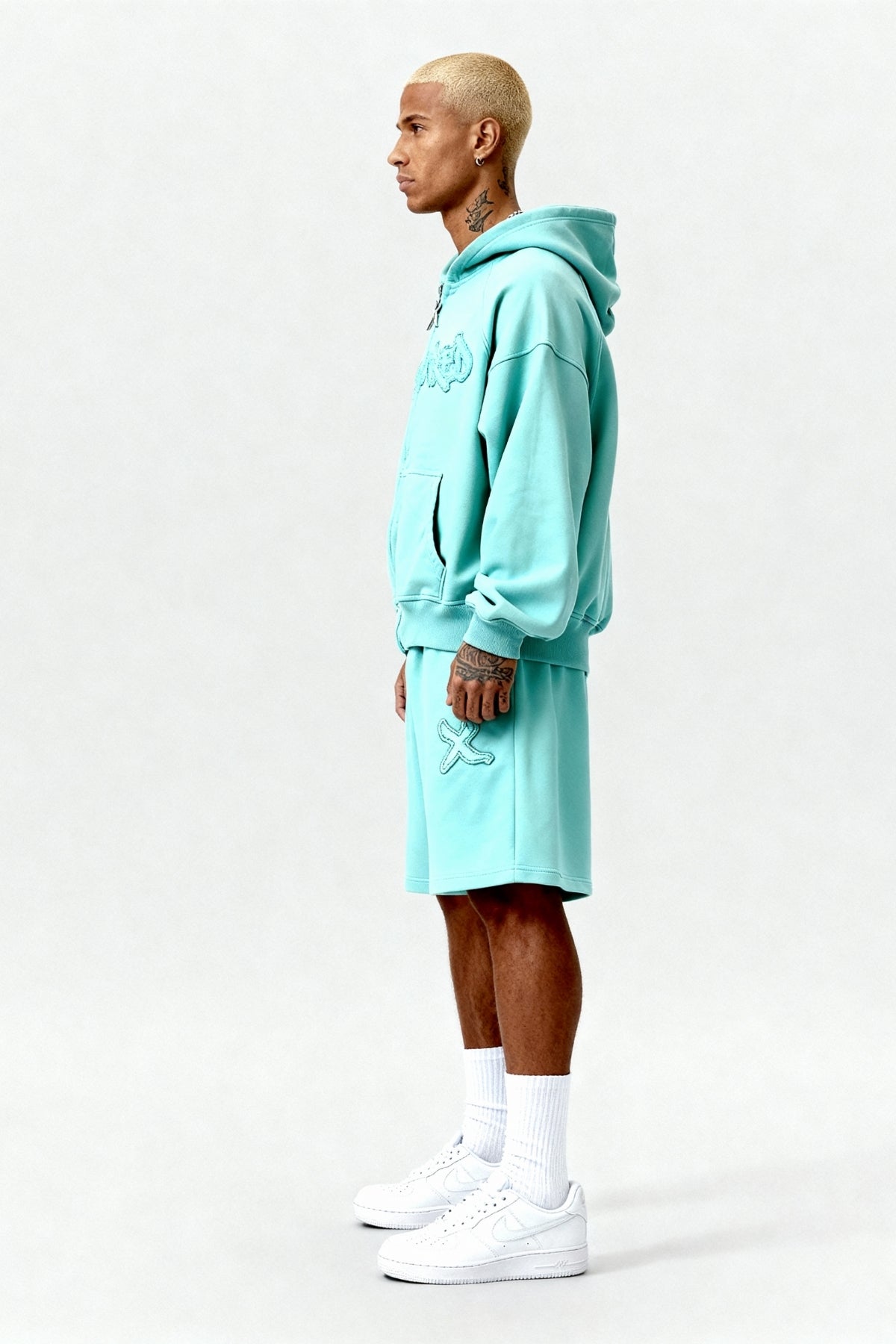 DISTRESSED SHORTS CRYSTAL TIFFANY