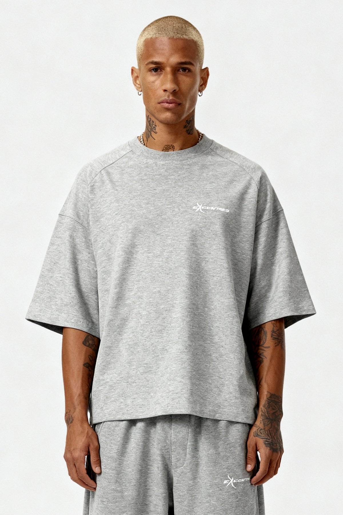 BASIC T-SHIRT SET SMOKE GREY – Set aus T-Shirt und Jogger von EXCENTRED – Produktbild 4