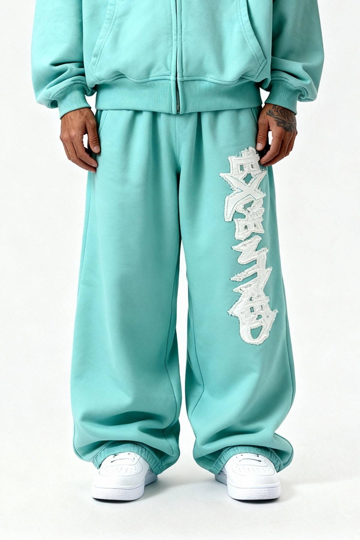 DISTRESSED JOGGER CRYSTAL TIFFANY