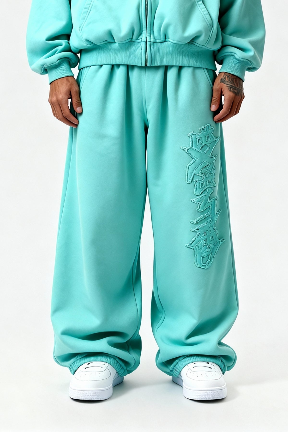 DISTRESSED JOGGER CRYSTAL TIFFANY