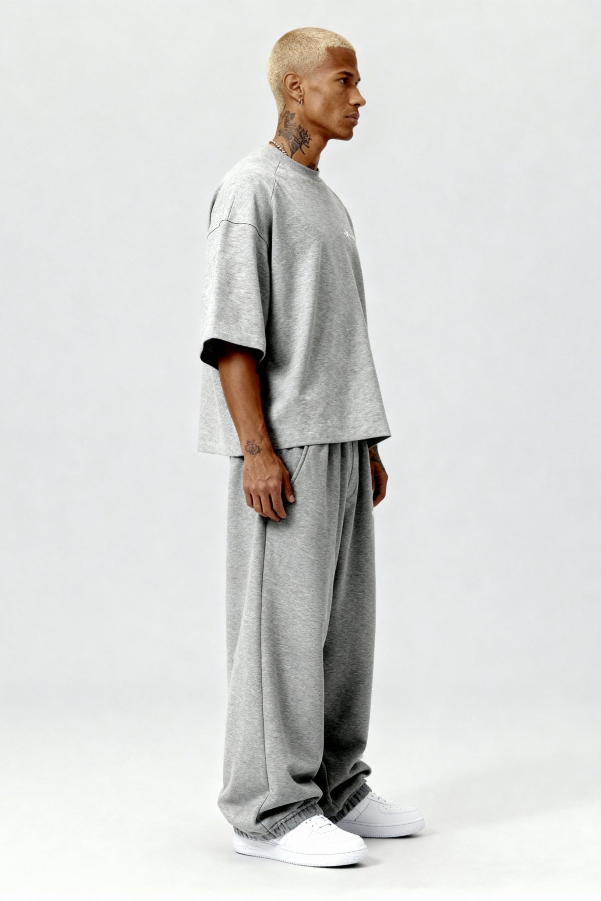 BASIC T-SHIRT SET SMOKE GREY – Set aus T-Shirt und Jogger von EXCENTRED – Produktbild 3