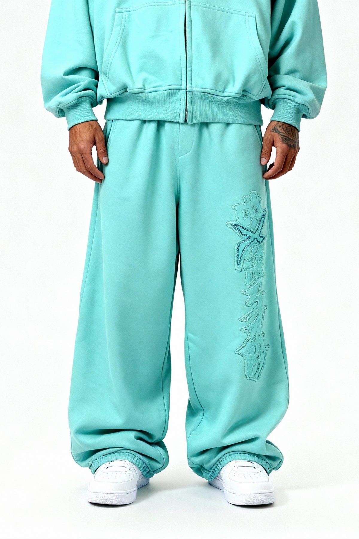 DISTRESSED JOGGER CRYSTAL TIFFANY