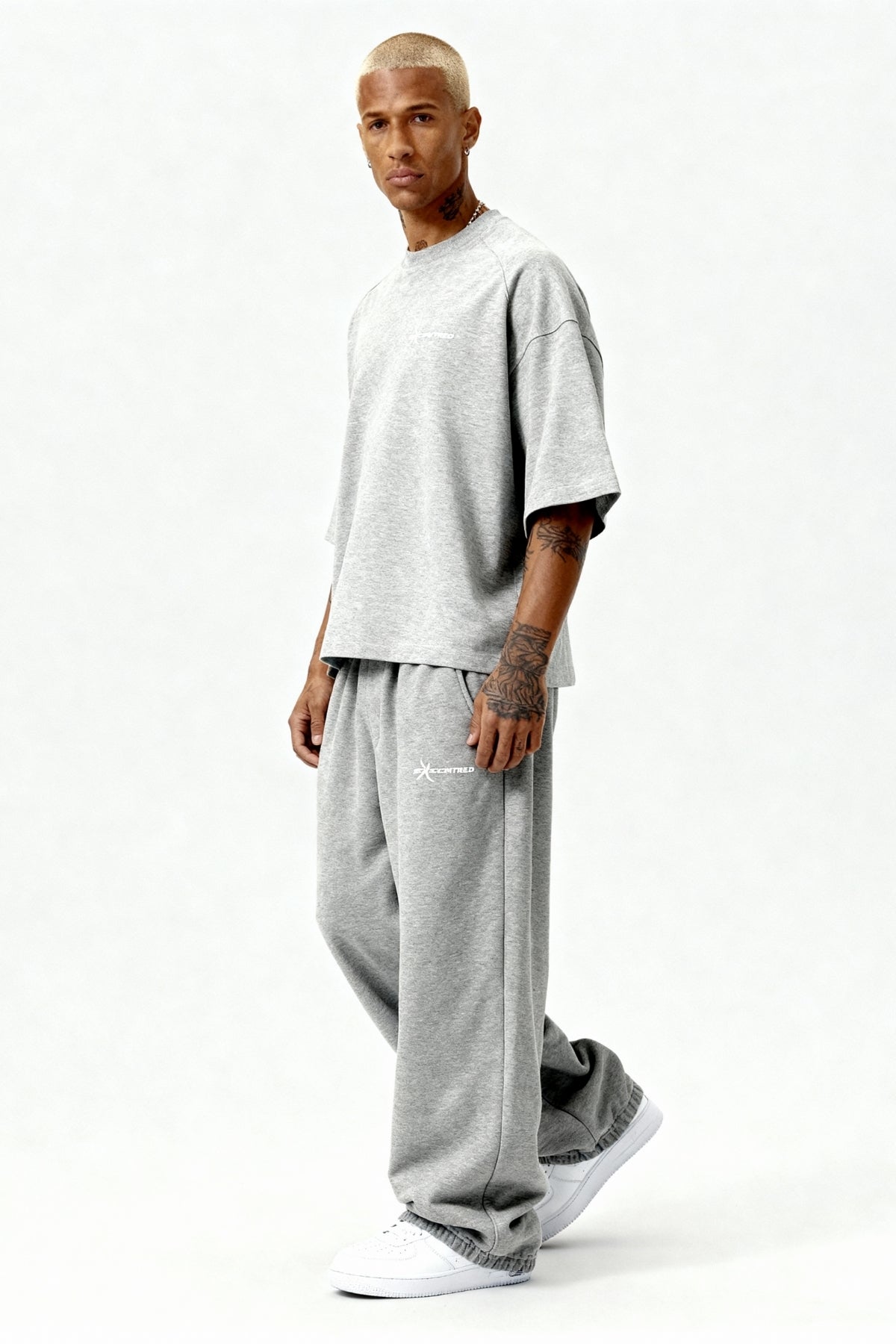 BASIC T-SHIRT SET SMOKE GREY – Set aus T-Shirt und Jogger von EXCENTRED – Produktbild 2
