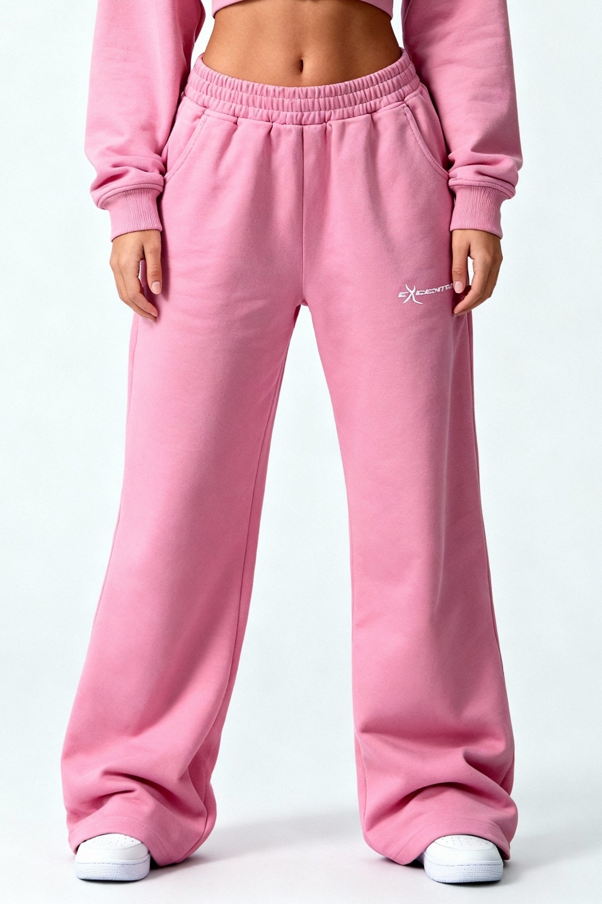 BASIC WMNS SET SAKURA PINK – Set aus Cropped Zip Hoodie und WMNS Jogger von EXCENTRED – Produktbild 7