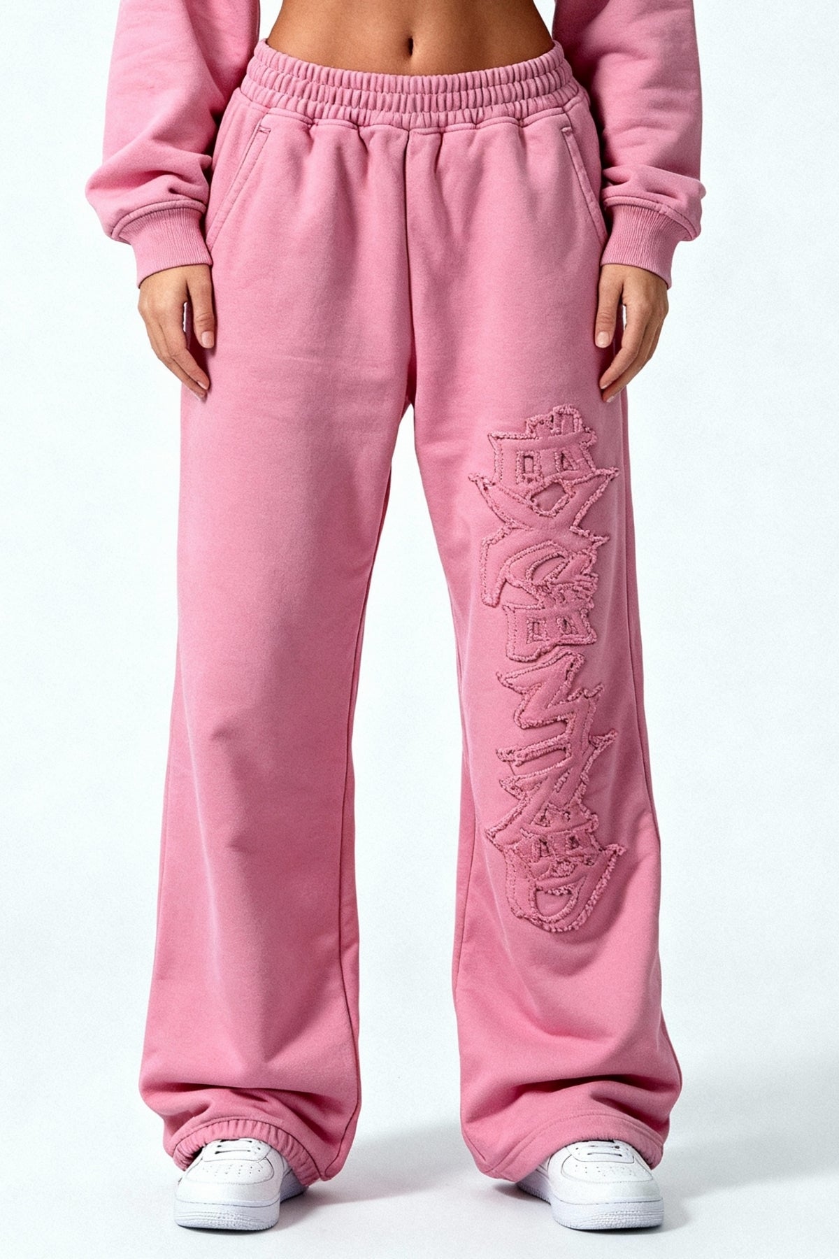 DISTRESSED WMNS SET SAKURA PINK – Set aus Cropped Zip Hoodie und WMNS Jogger von EXCENTRED – Produktbild 9