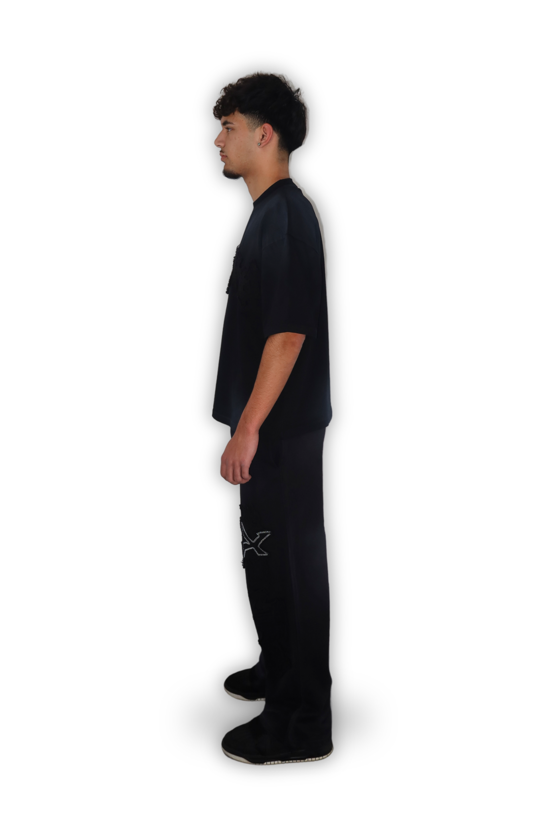 BLACK T-SHIRT