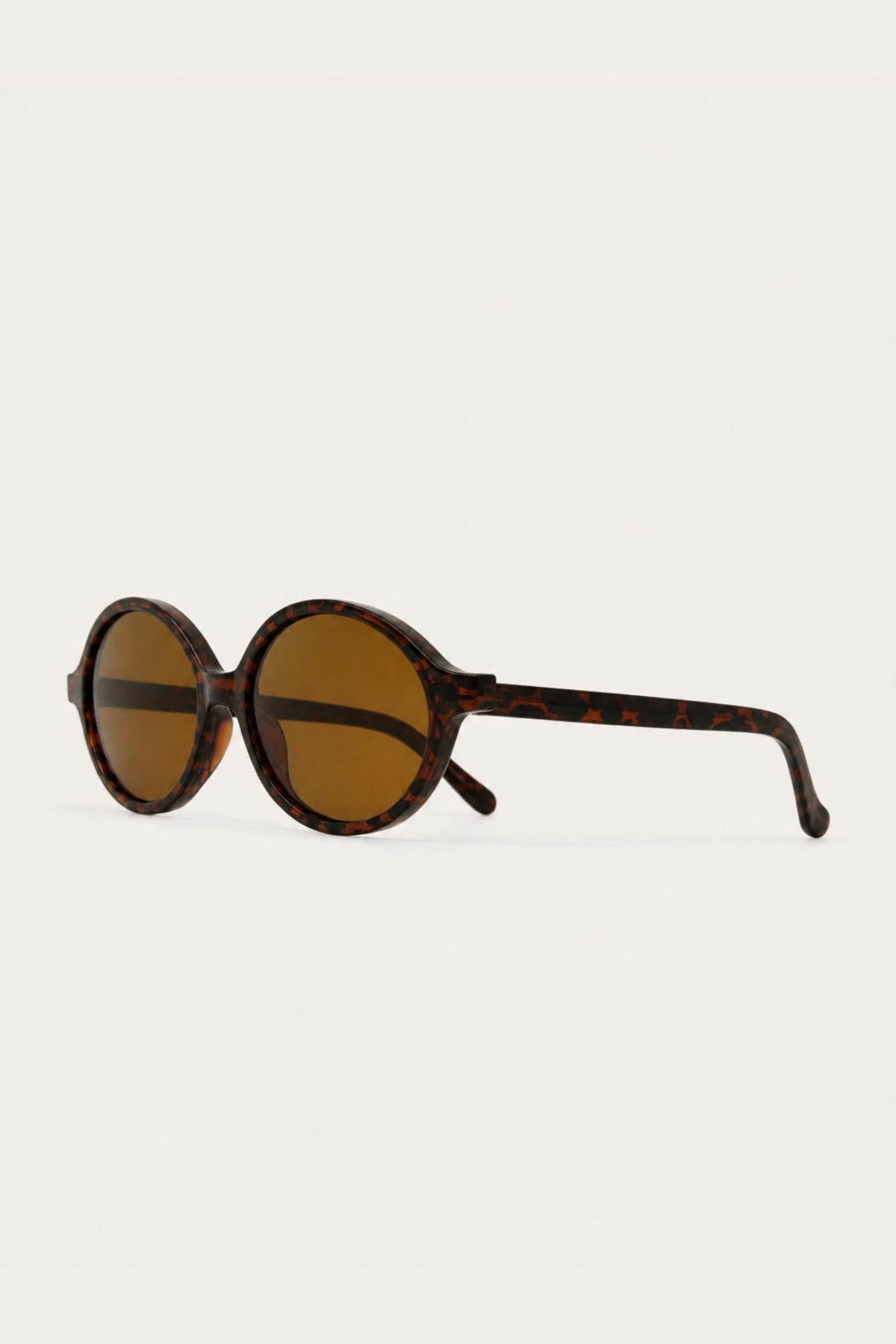 HAVANA OVAL SUNGLASSES – round oval sunglasses in tortoise frame with brown lenses, side view